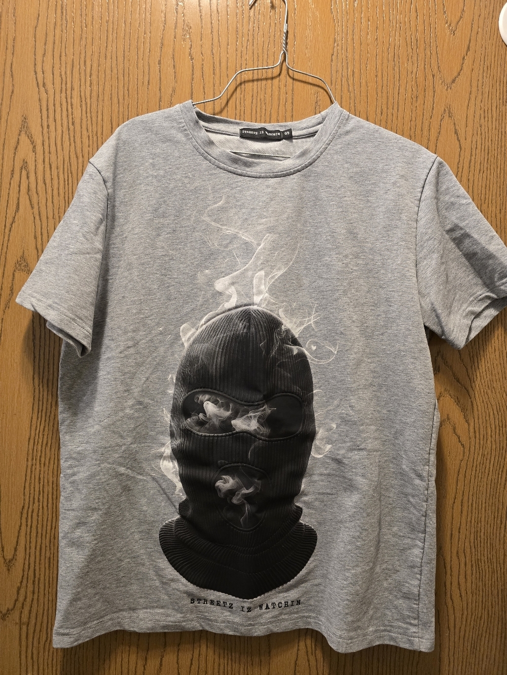 Streetz Iz Watchin Men's Gray Graphic Tee with Smoky Balaclava Print Mens Small